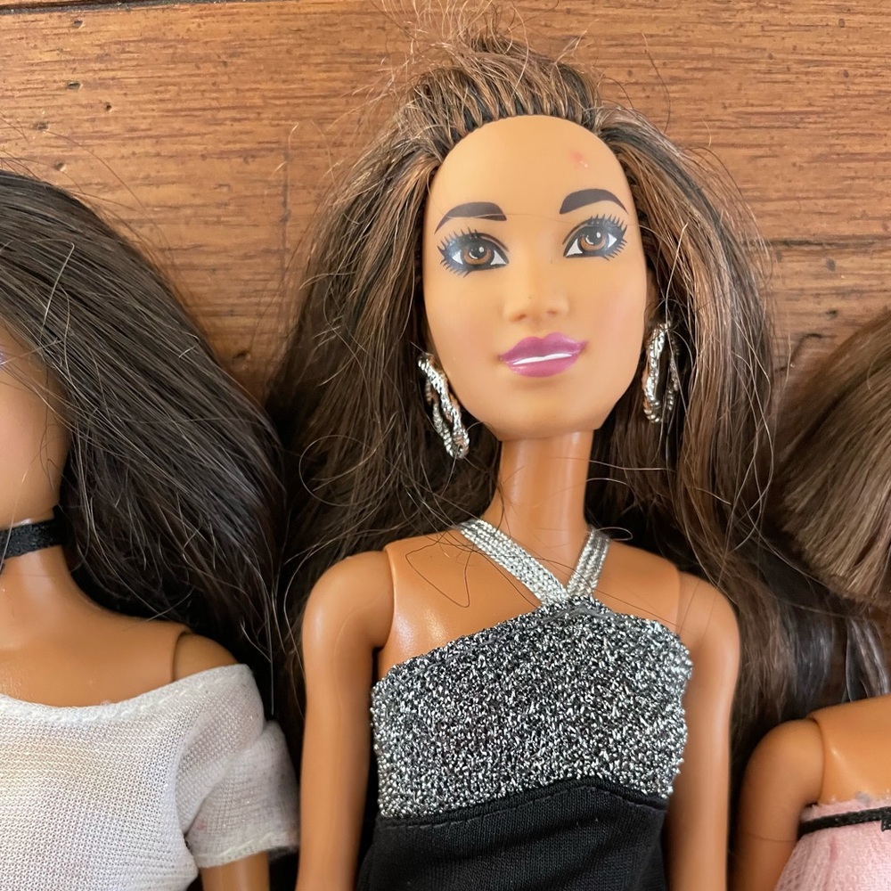 Stylish Barbie Dolls 'Going Out Tonight' Four Pack - Picture 8 of 12